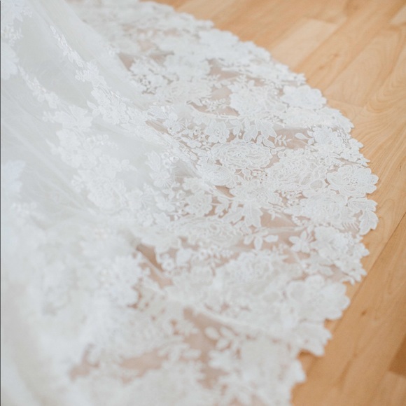 Wedding dress !!! - Picture 3 of 5